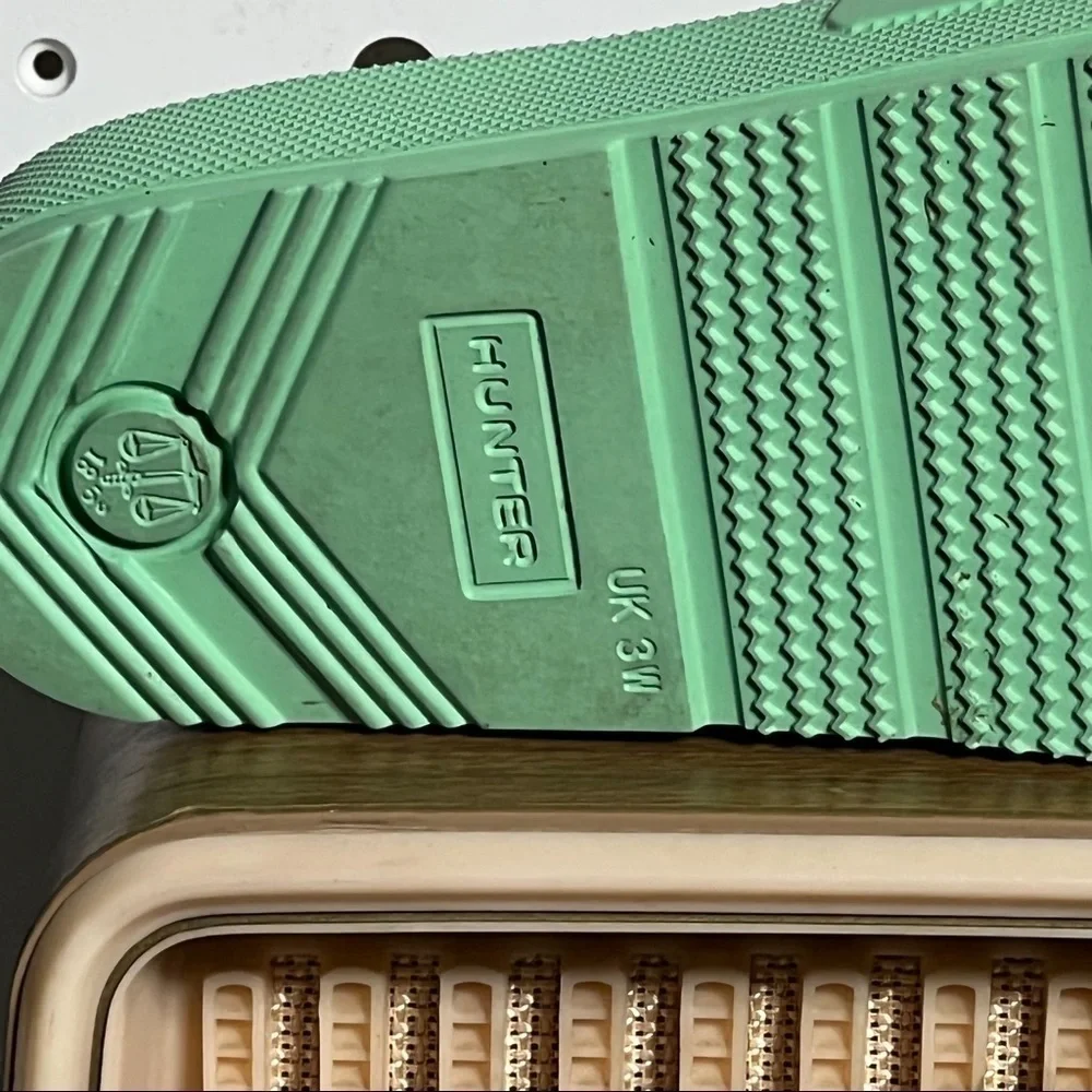 Hunter mint green slides